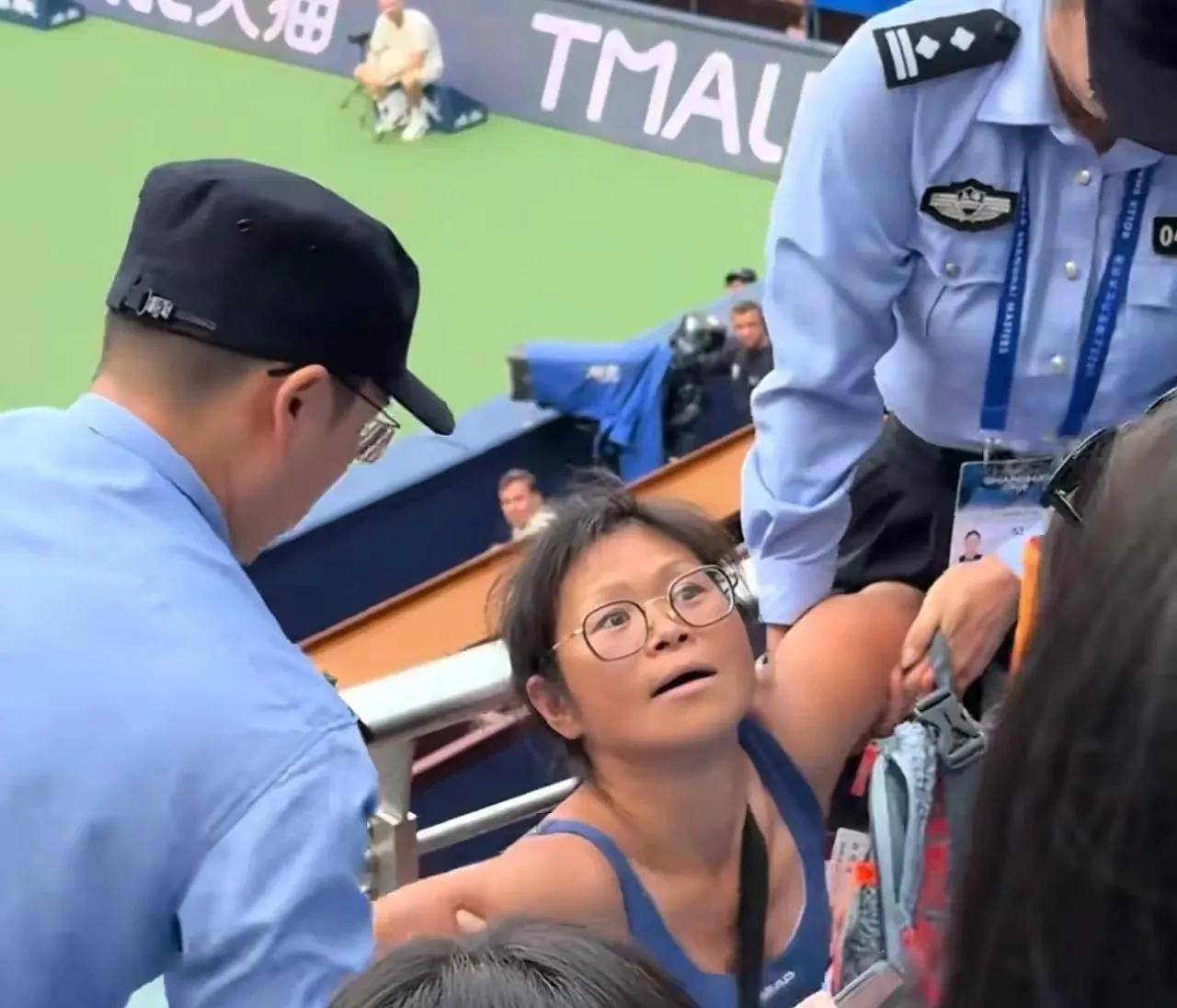 开云-荷甲倒计时，上海久事清晨内部沟通，细节引发关注，赛场秩序良好，赛程密集仍需轮换的简单介绍