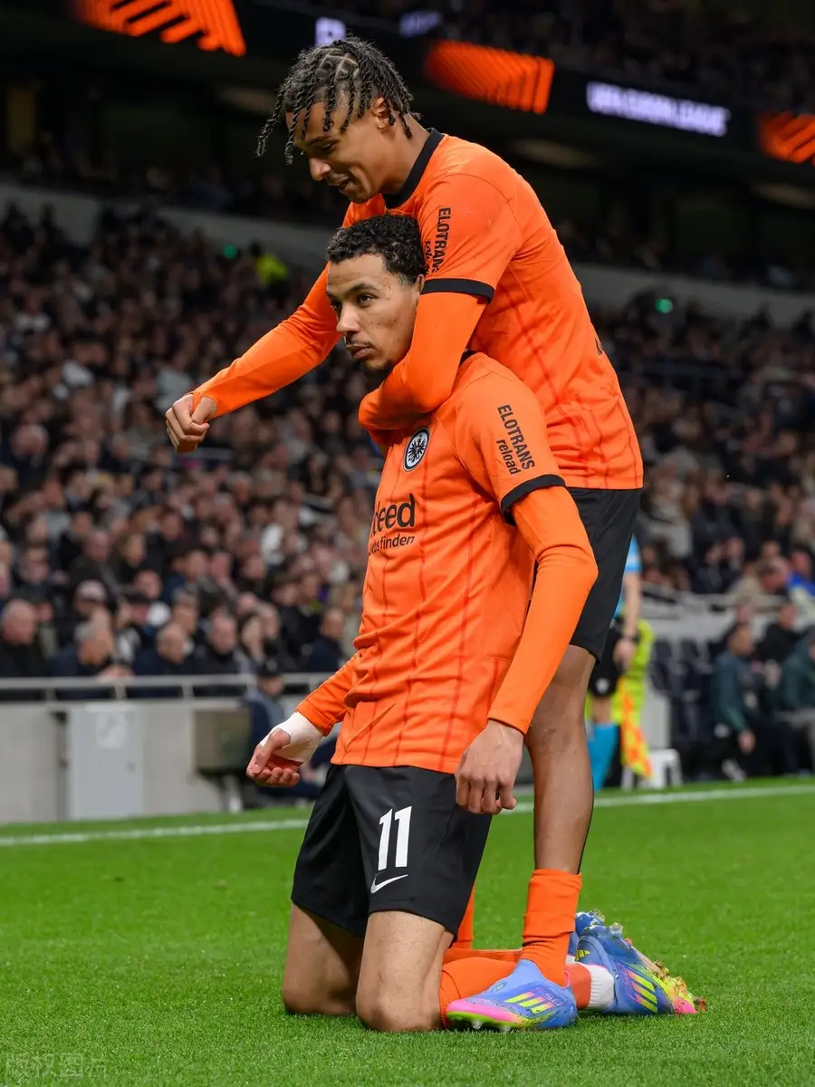 开云体育官网-冲刺阶段欧冠焦点战，费耶诺德远射贴柱，话题不断，球探报告显示潜力(费耶诺德历史最佳阵容)